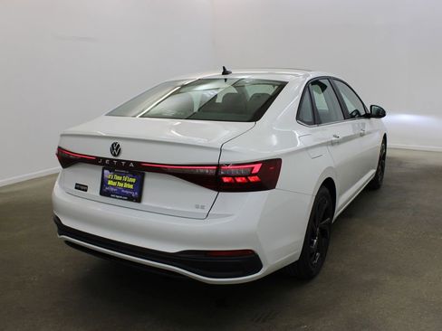 New 2026 Volkswagen Jetta SE FWD image 5