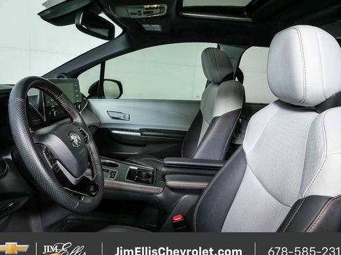 Used 2021 Toyota Sienna XSE w/ XSE Plus Package FWD image 5