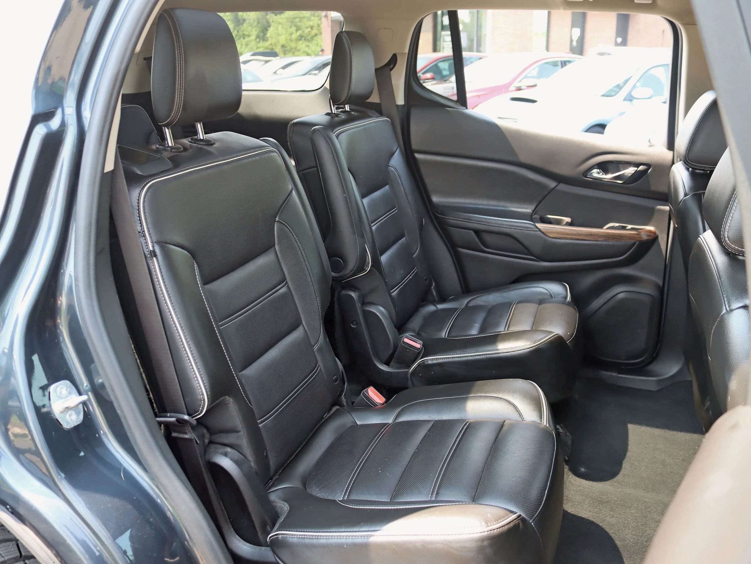 Used 2019 GMC Acadia Denali w/ Technology Package AWD/4WD image 32