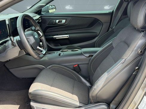 Used 2025 Ford Mustang Coupe RWD image 5