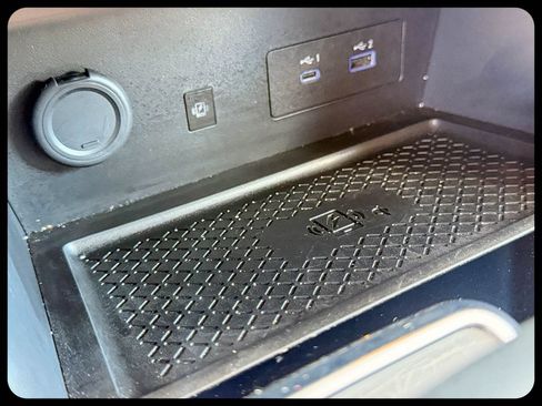 Used 2025 Nissan Pathfinder SL FWD image 34