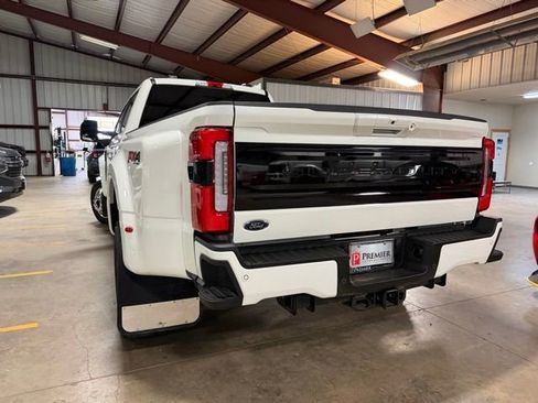 Used 2025 Ford F450 Platinum w/ FX4 Off-Road Package AWD/4WD image 7