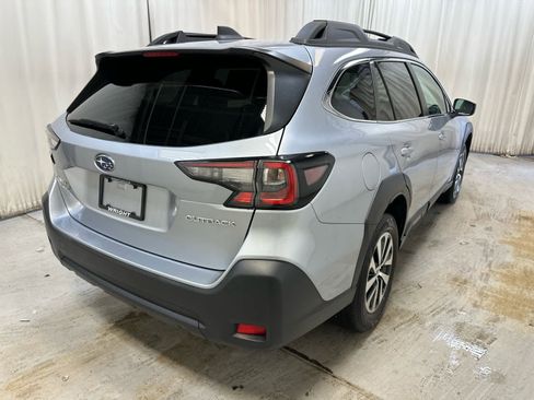 Used 2024 Subaru Outback Premium AWD/4WD image 11
