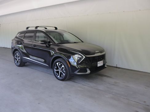 Used 2023 Kia Sportage EX AWD/4WD image 1