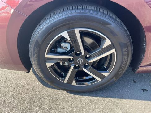 Used 2025 Nissan Sentra SV image 29