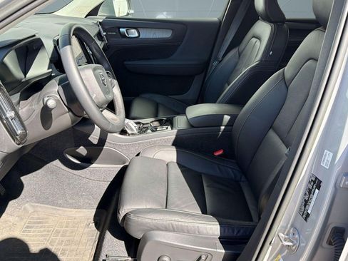 Used 2023 Volvo XC40 B5 Ultimate w/ Protection Package Premier image 5
