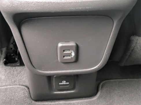 Used 2022 Chevrolet Equinox RS w/ RS Leather Package image 16