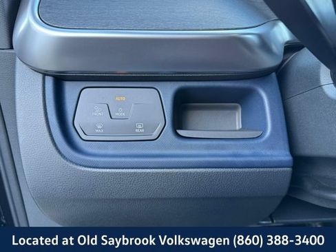 New 2025 Volkswagen ID. Buzz Pro S RWD image 32