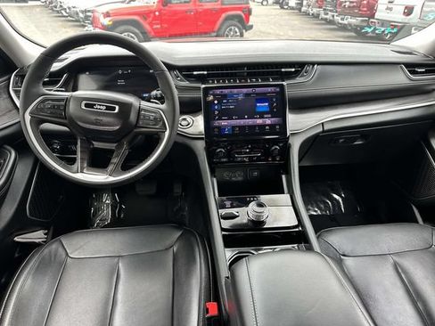 Used 2023 Jeep Grand Cherokee L Limited w/ Black Appearance Package AWD/4WD image 8
