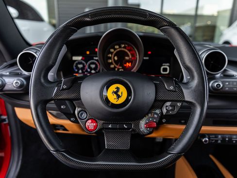 Used 2021 Ferrari F8 Tributo image 39