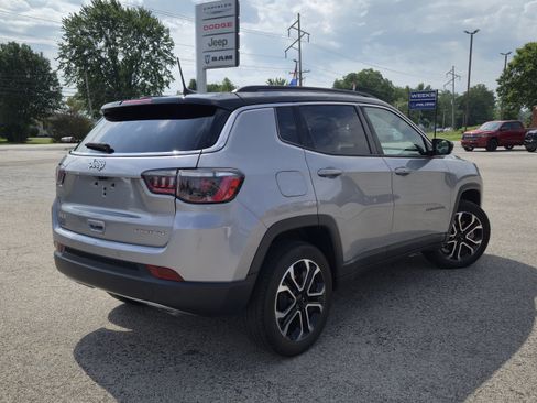 Used 2023 Jeep Compass Limited AWD/4WD image 2