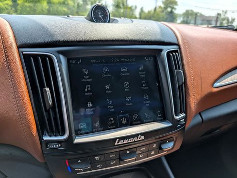 Used 2019 Maserati Levante image 25