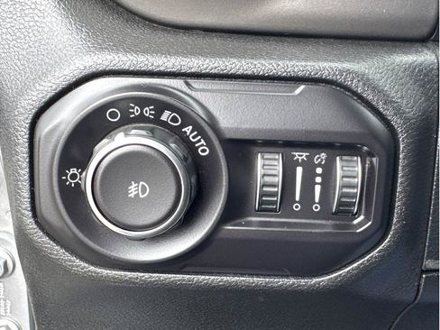 Used 2018 Jeep Wrangler Unlimited Sport S AWD/4WD image 38