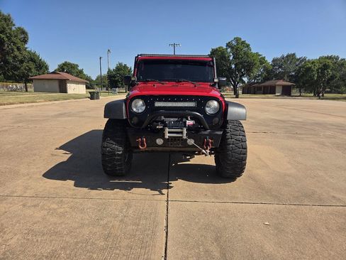 Used 2014 Jeep Wrangler Unlimited Sahara AWD/4WD image 4