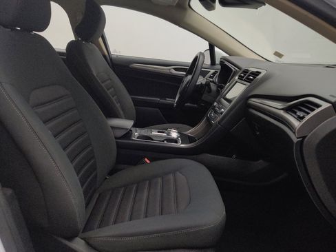 Used 2019 Ford Fusion SE FWD image 21