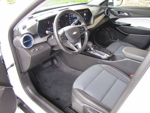 Used 2025 Chevrolet Trax LT w/ Driver Confidence Package FWD image 13