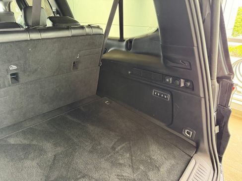 Used 2024 Jeep Wagoneer L Series III w/ Flexible Seating Group AWD/4WD image 13