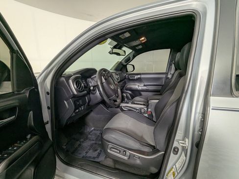 Used 2021 Toyota Tacoma TRD Sport image 11