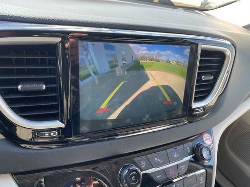 Used 2023 Chrysler Pacifica Touring-L image 21