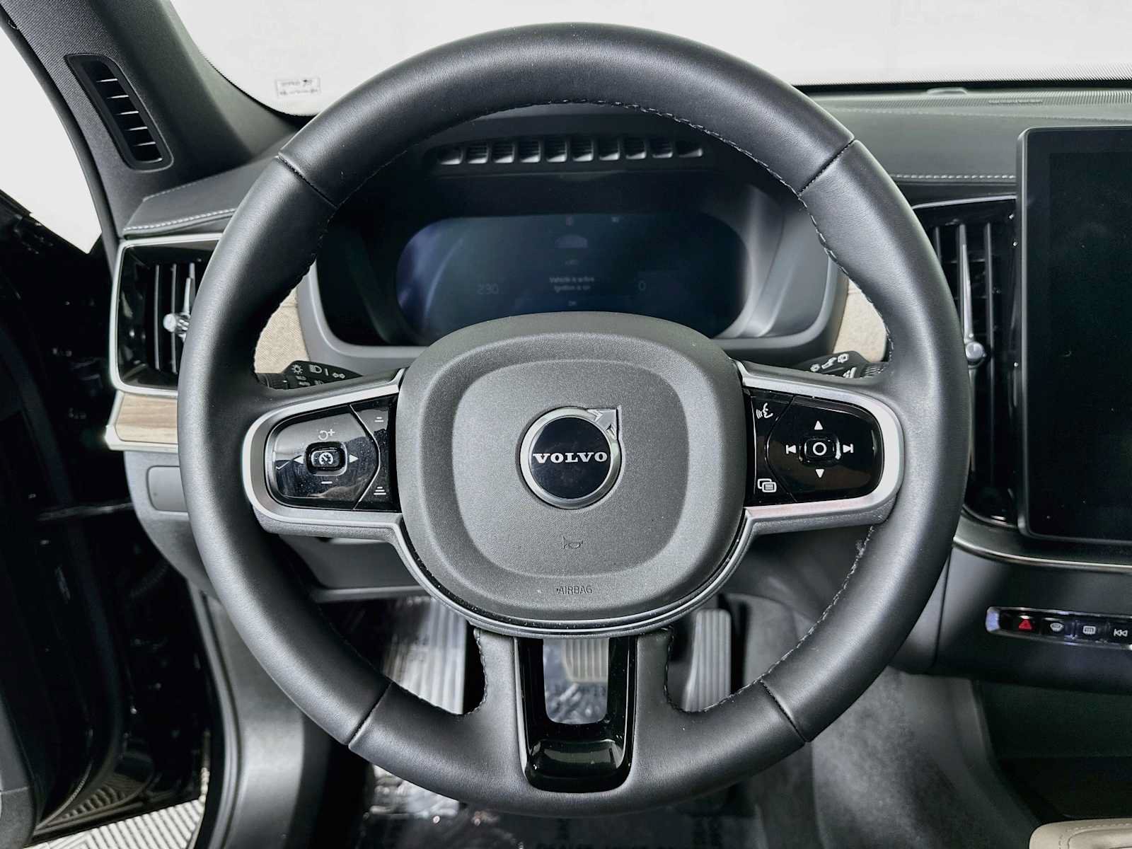 Used 2026 Volvo XC90 T8 Plus w/ Protection Package Premier AWD/4WD image 11