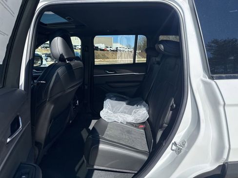 New 2026 Jeep Grand Cherokee Altitude AWD/4WD image 24