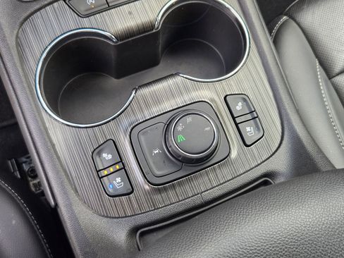 Used 2023 GMC Acadia SLT w/ Elevation Edition image 22