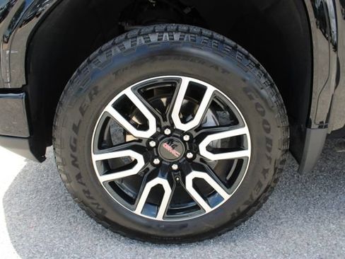Used 2025 GMC Sierra 1500 AT4 w/ AT4 Premium Package AWD/4WD image 10