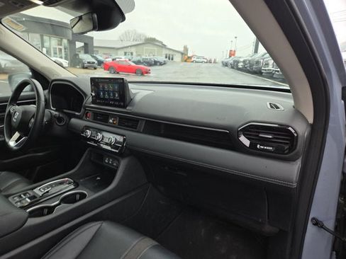 Used 2023 Honda Pilot Touring image 15