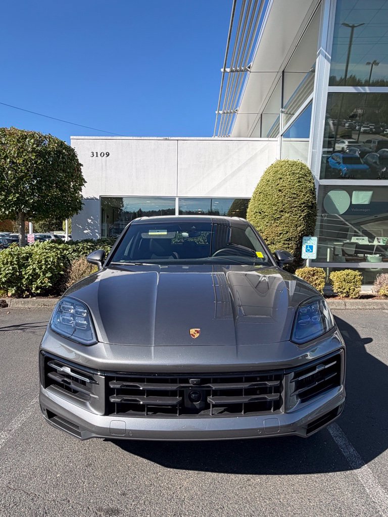 Used 2024 Porsche Cayenne S AWD/4WD image 3