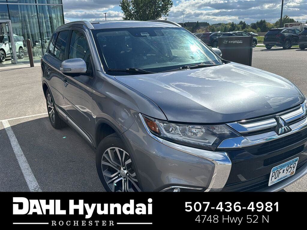 Used 2017 Mitsubishi Outlander SEL AWD/4WD image 1