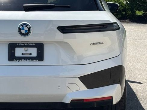 Used 2022 BMW iX xDrive50 w/ Premium Package AWD/4WD image 7