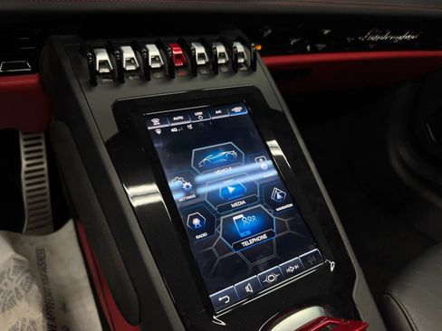 Used 2020 Lamborghini Huracan EVO image 41