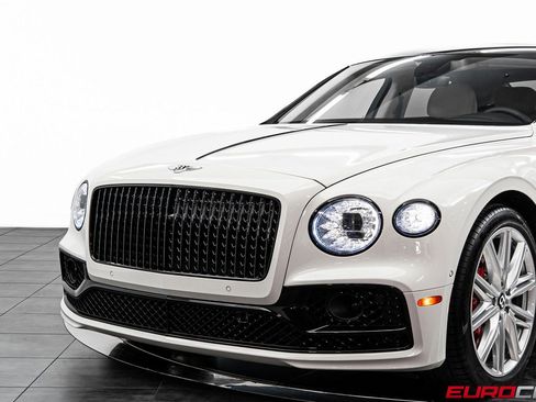 Used 2023 Bentley Flying Spur V8 image 12