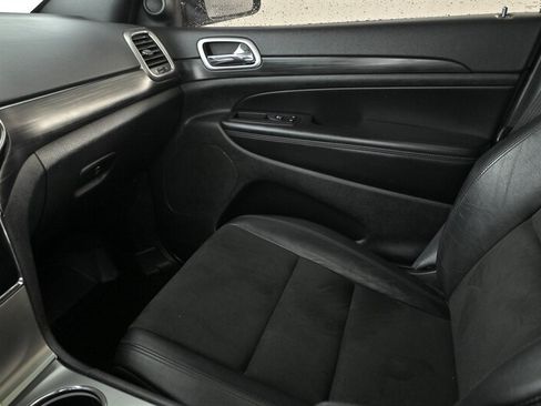 Used 2020 Jeep Grand Cherokee Altitude RWD image 31