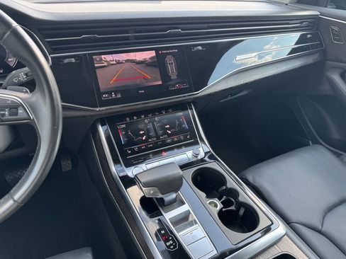 Used 2019 Audi Q8 Prestige w/ Luxury Package AWD/4WD image 18