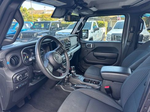 Used 2024 Jeep Wrangler Unlimited Rubicon 4xe AWD/4WD image 13
