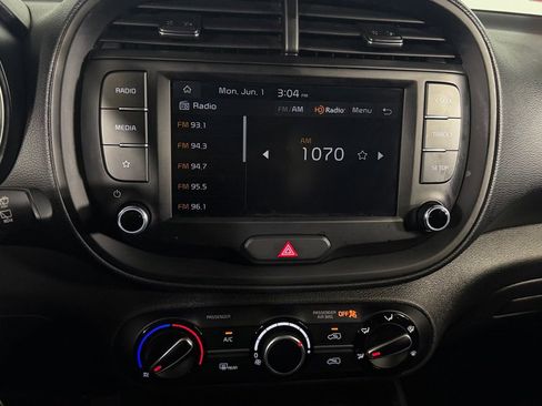 Used 2025 Kia Soul LX w/ LX Technology Package FWD image 21