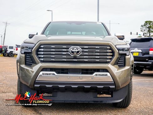 Used 2025 Toyota Tacoma Limited image 4