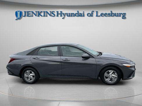 New 2026 Hyundai Elantra SEL Sport image 2