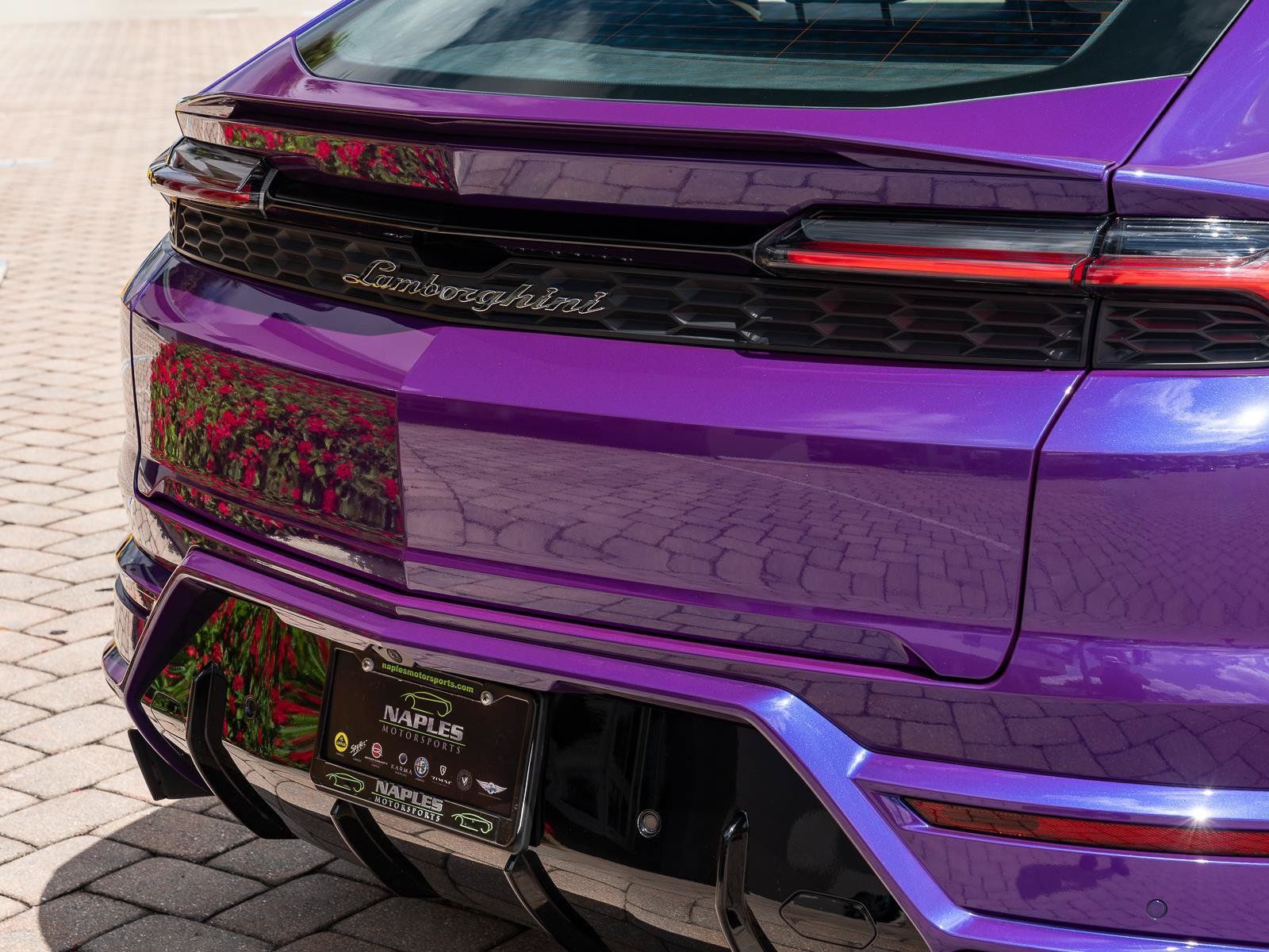 Used 2025 Lamborghini Urus SE AWD/4WD image 11