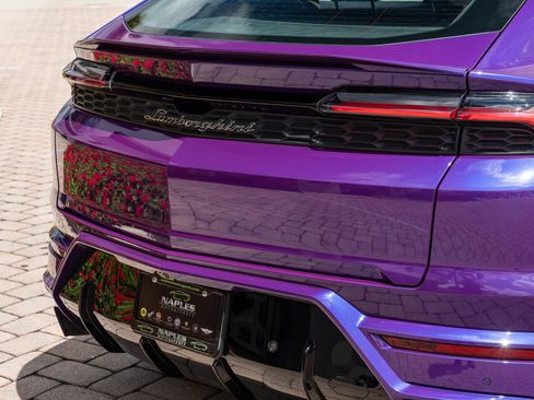 Used 2025 Lamborghini Urus SE image 11