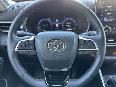 Used 2024 Toyota Highlander Platinum AWD/4WD image 27