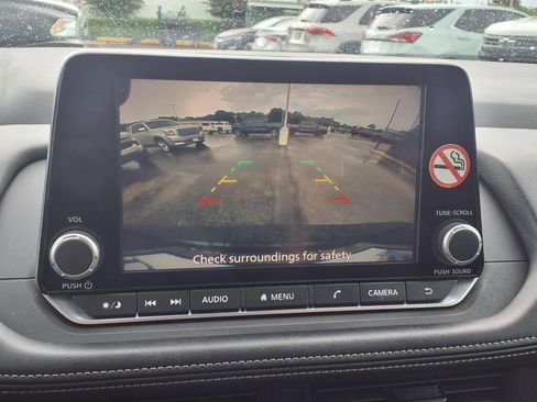 Used 2024 Nissan Rogue S FWD image 4