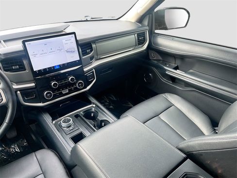 Used 2023 Ford Expedition XLT image 22