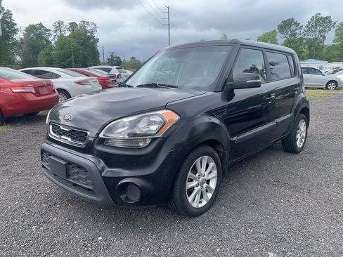 Used 2013 Kia Soul + FWD image 2