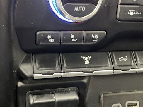 Used 2022 GMC Sierra 3500 SLT w/ SLT Convenience Package image 22