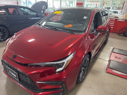 Certified 2025 Toyota Corolla XSE image 3