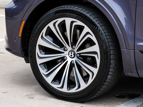 Used 2023 Bentley Bentayga Extended Wheelbase AWD/4WD image 79