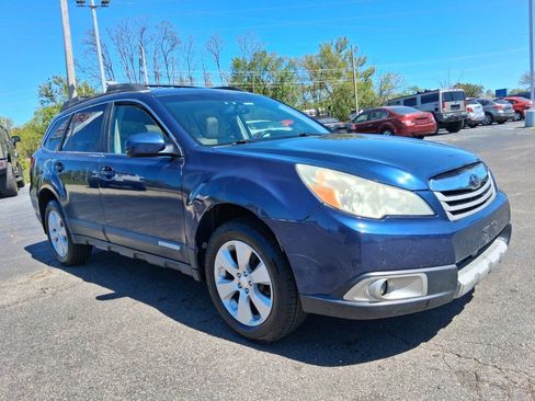 Used 2010 Subaru Outback 2.5i Premium AWD/4WD image 3