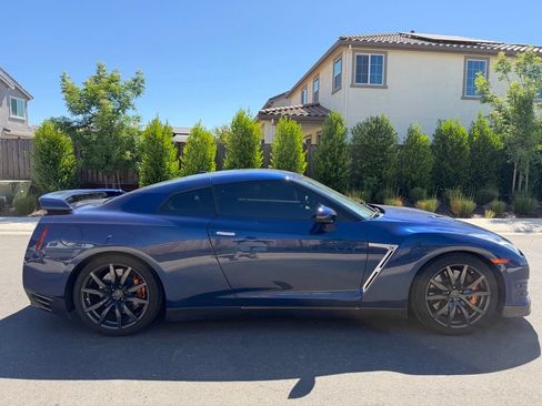 Used 2015 Nissan GT-R Premium AWD/4WD image 9